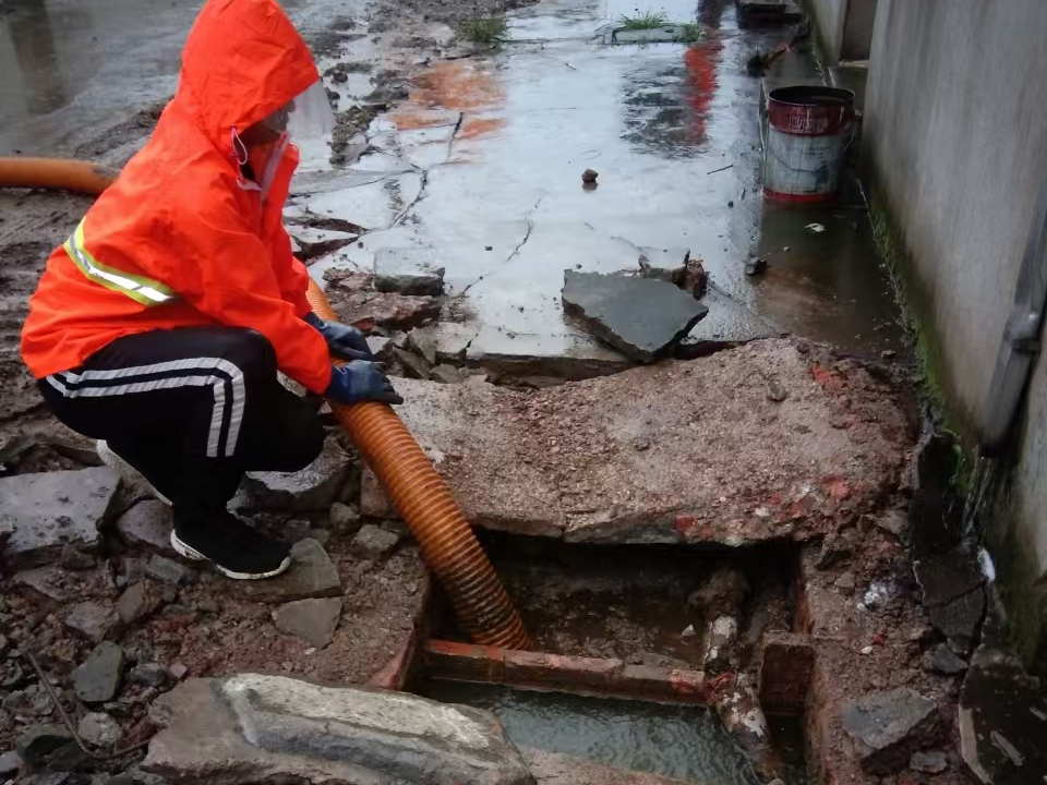 苍南专业清理污水池 炜誉市政以规范流程守护城市 “肠道”